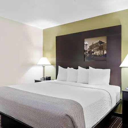 Super 8 By Wyndham La Crosse Hotel Exterior photo