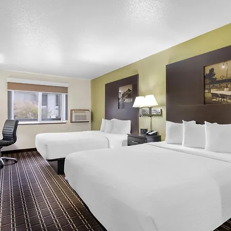 Super 8 By Wyndham La Crosse Hotel Exterior photo
