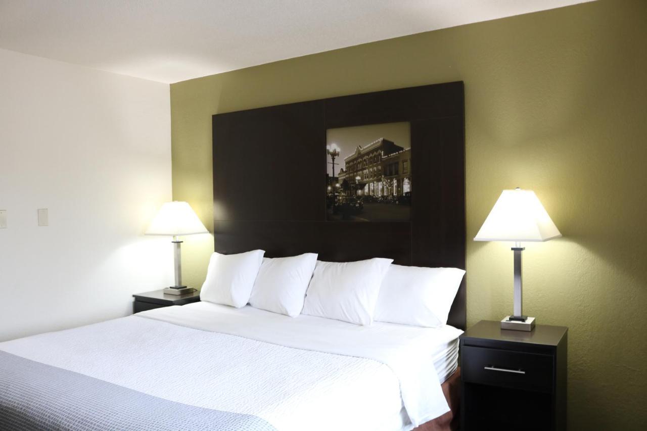 Super 8 By Wyndham La Crosse