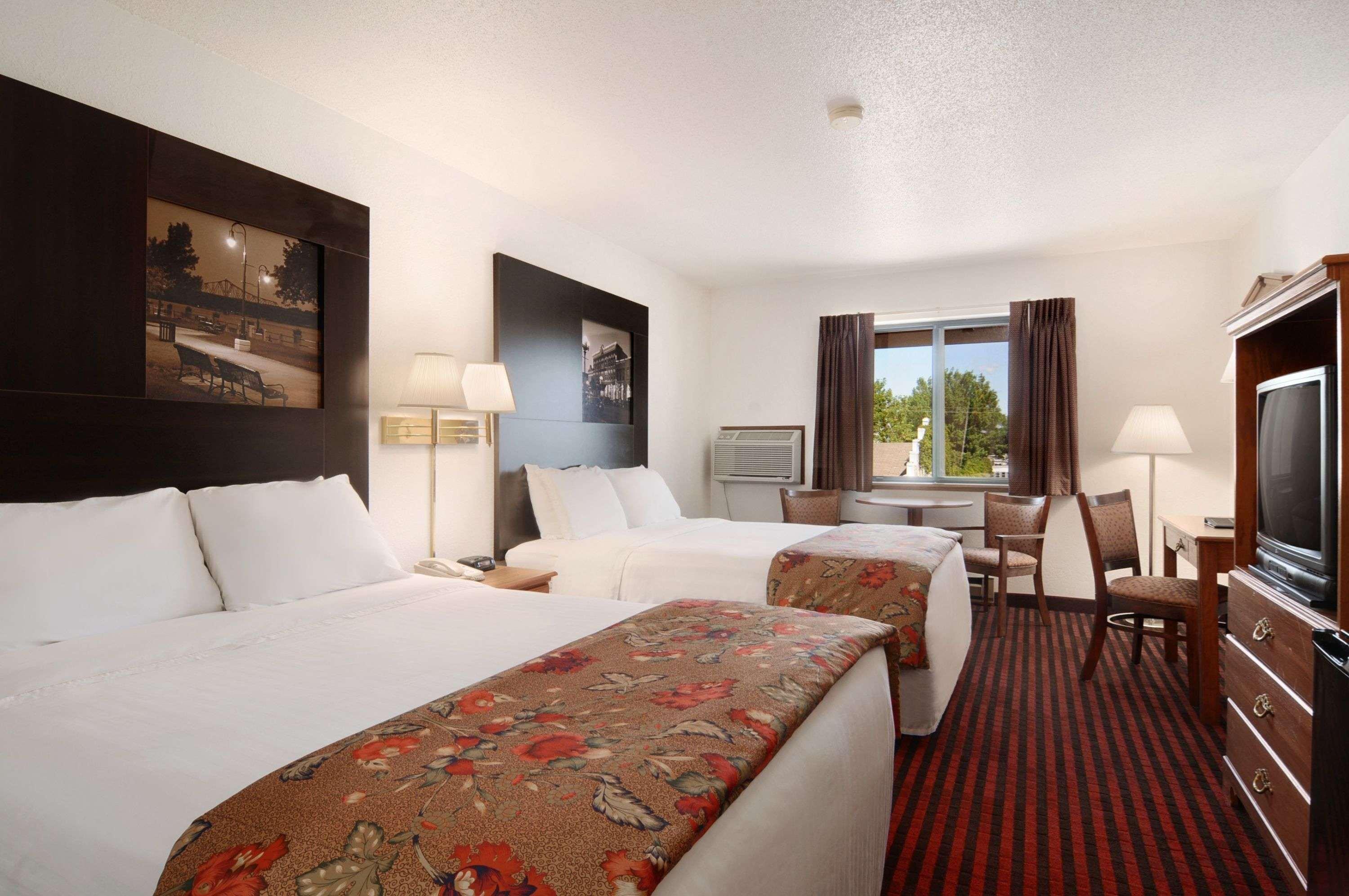 Super 8 By Wyndham Hotel
