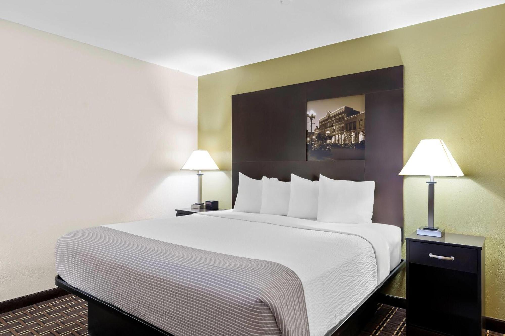 Hotel Super 8 By Wyndham 2*