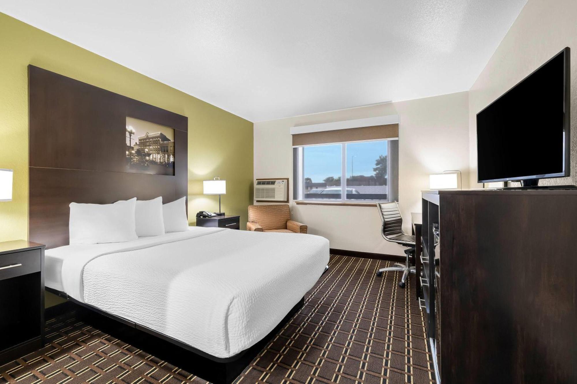 Super 8 By Wyndham La Crosse
