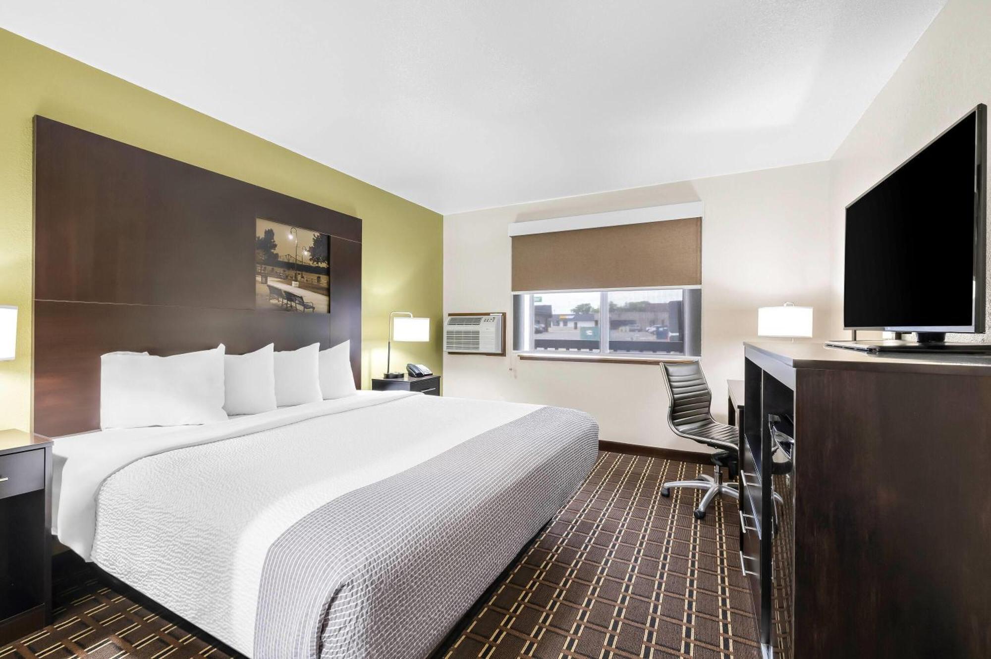 Super 8 By Wyndham Hotel 2*