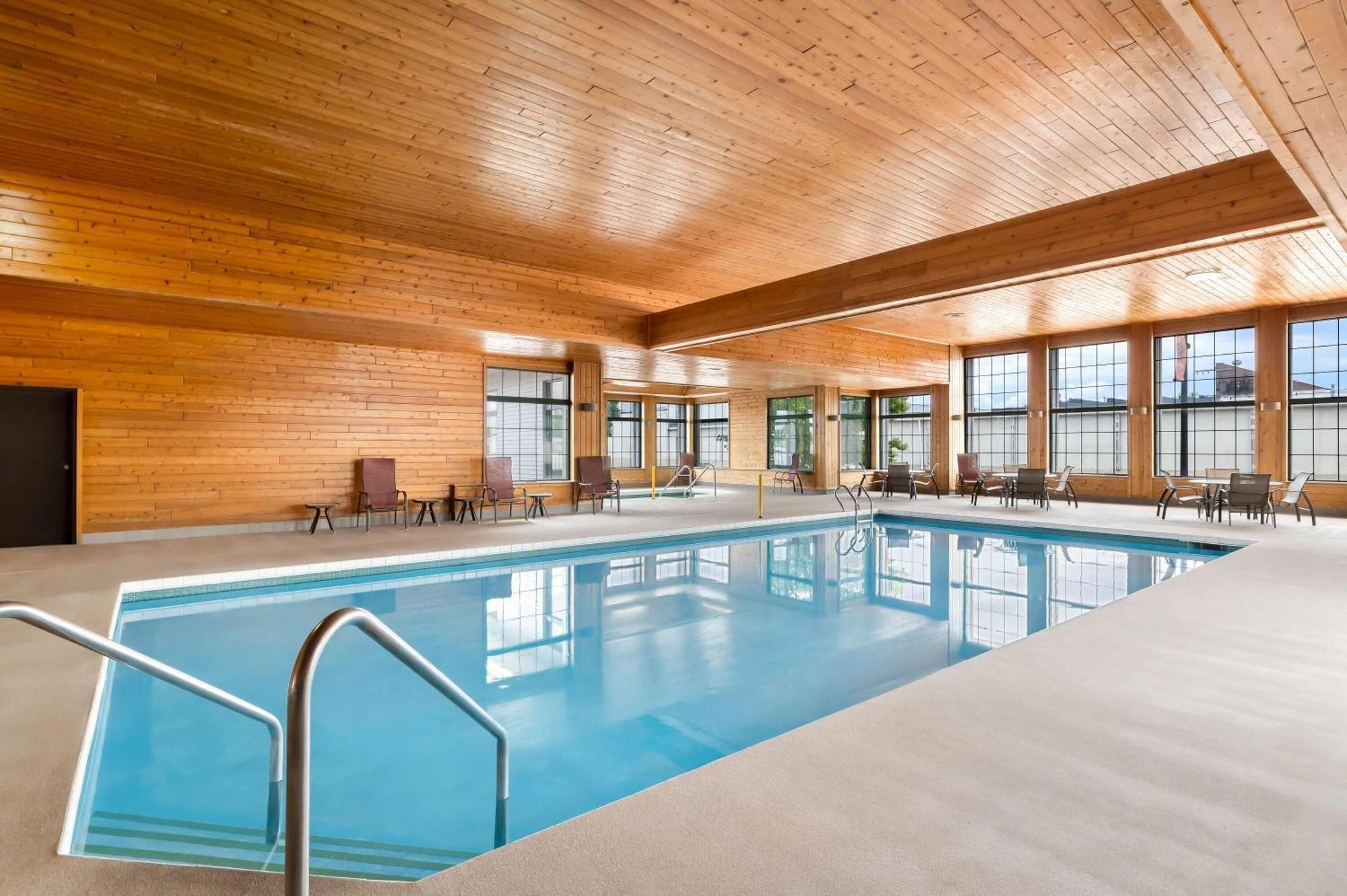 Super 8 By Wyndham Hotel 2*
