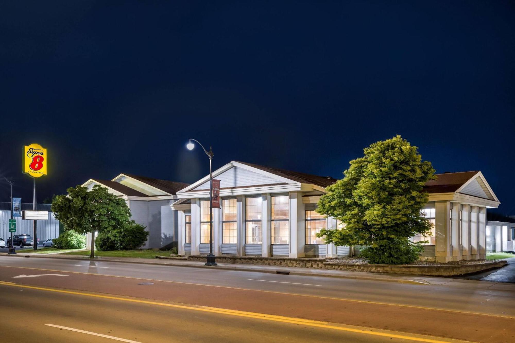 Hotel Super 8 By Wyndham 2*