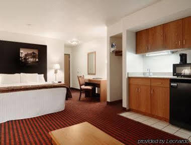 Hotel Super 8 By Wyndham 2*